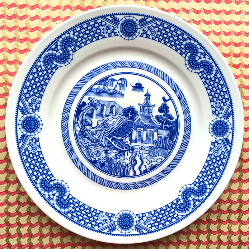 Illustration for article titled Sci-fi Chinese porcelain plates show giant robots and alien invasions